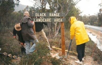 Landholders erecting sign on Bunjil's Cave Rd.